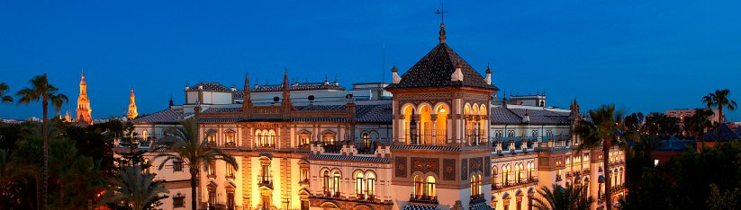 Hotel Alfonso XIII Sevilla vista exterior nocturna de la fachada
